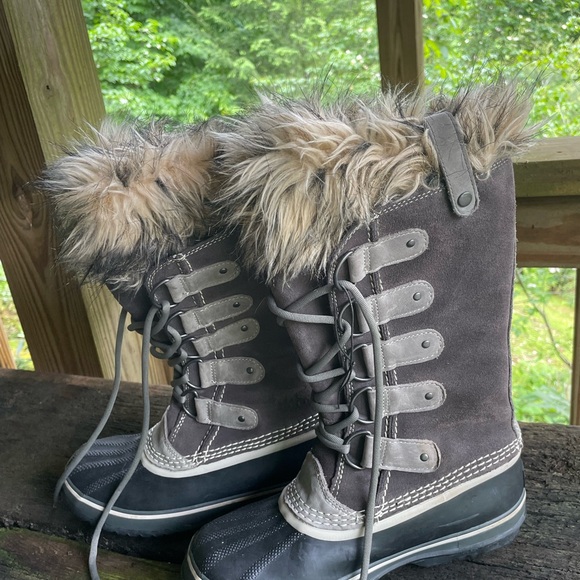 Sorel Joan of Arctic Black and Gray Winter Boots with Faux Fur Trim - Picture 3 of 14